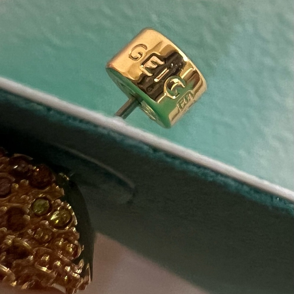 Kurt Geiger Rhinestone Gold Stud Earrings (R$88) NWT - Picture 3 of 6